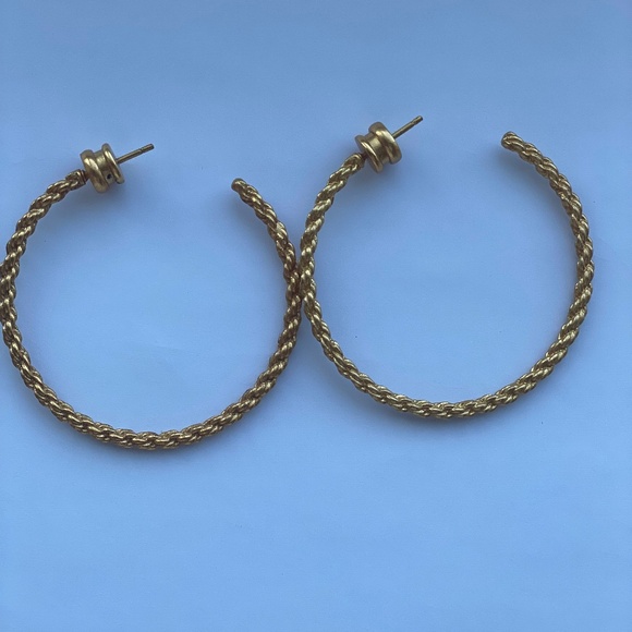 Gold Hoops earrings- medium - Picture 1 of 1